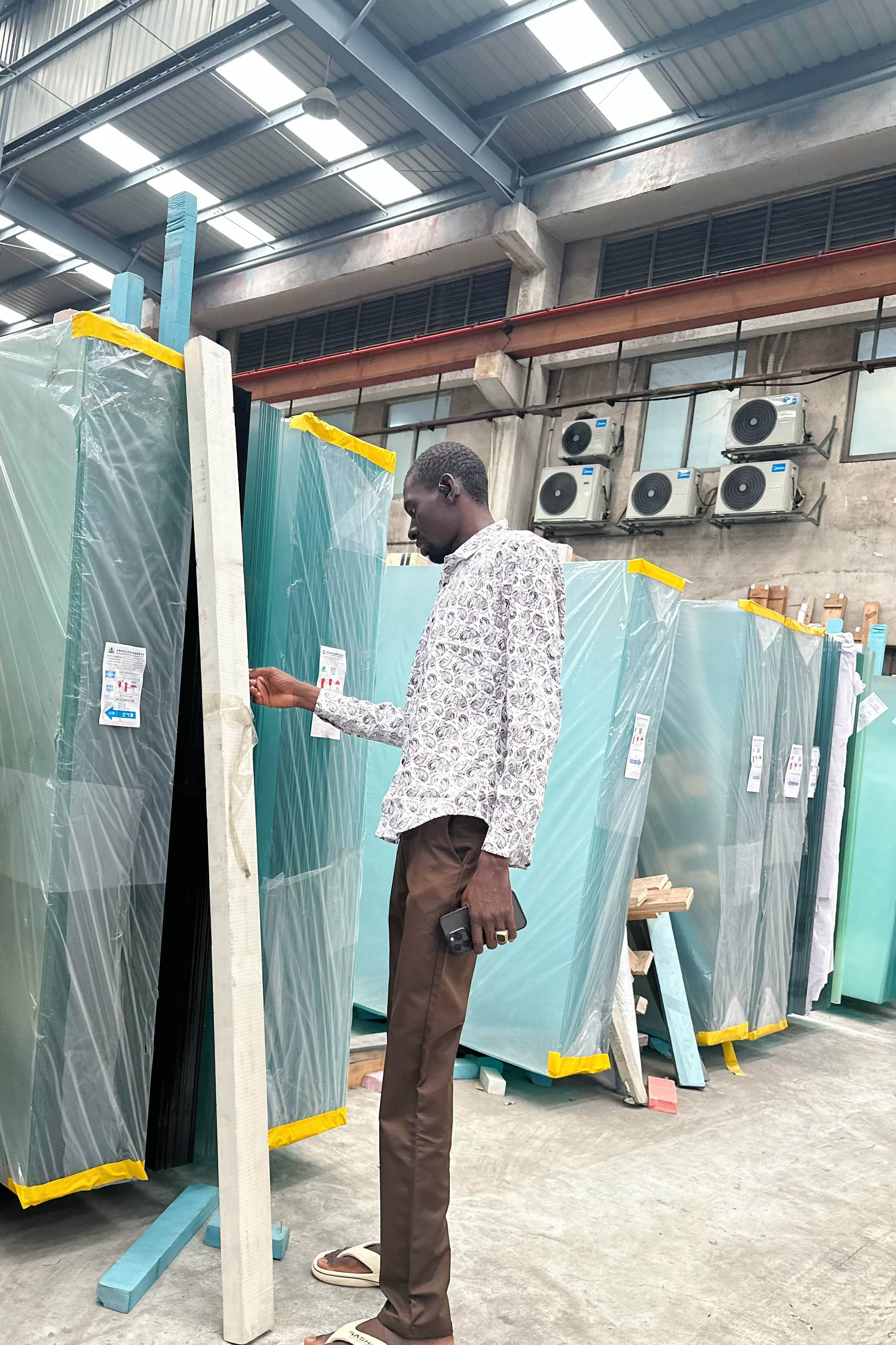 Malian Clients Conduct On-Site Visit, Focusing on High-End Coated and Ultra Clear Glass (1) Malian Clients Conduct On-Site Visit, Focusing on High-End Coated and Ultra Clear Glass (1)