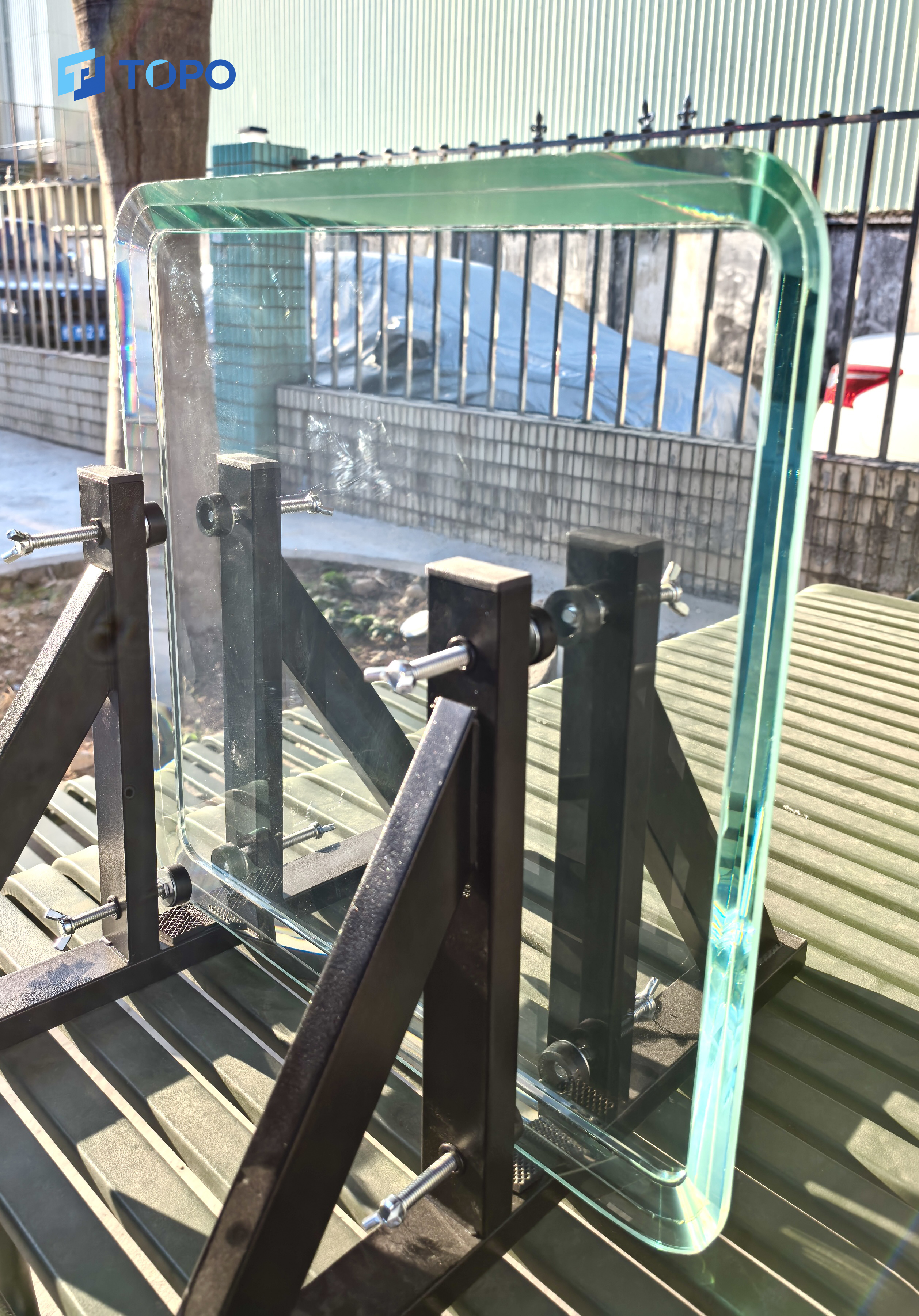 Three-layer Bulletproof Laminated Glass (3) Three-layer Bulletproof Laminated Glass (2)