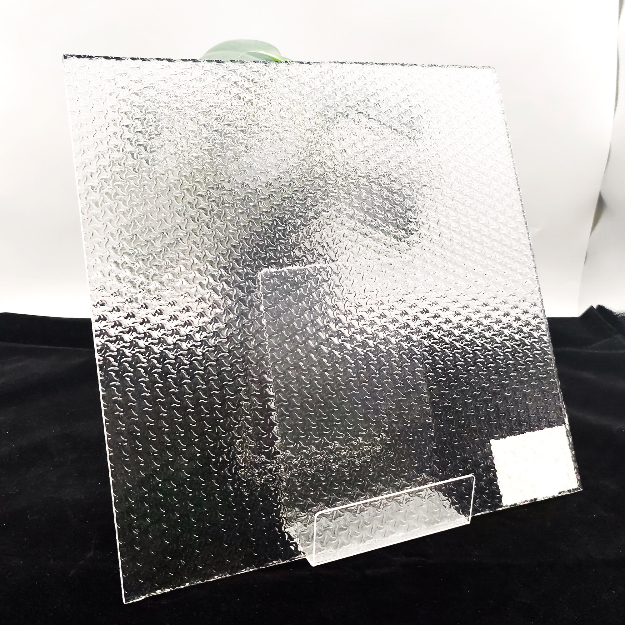 Textured Ultra Clear Star Pattern Embossed Glass