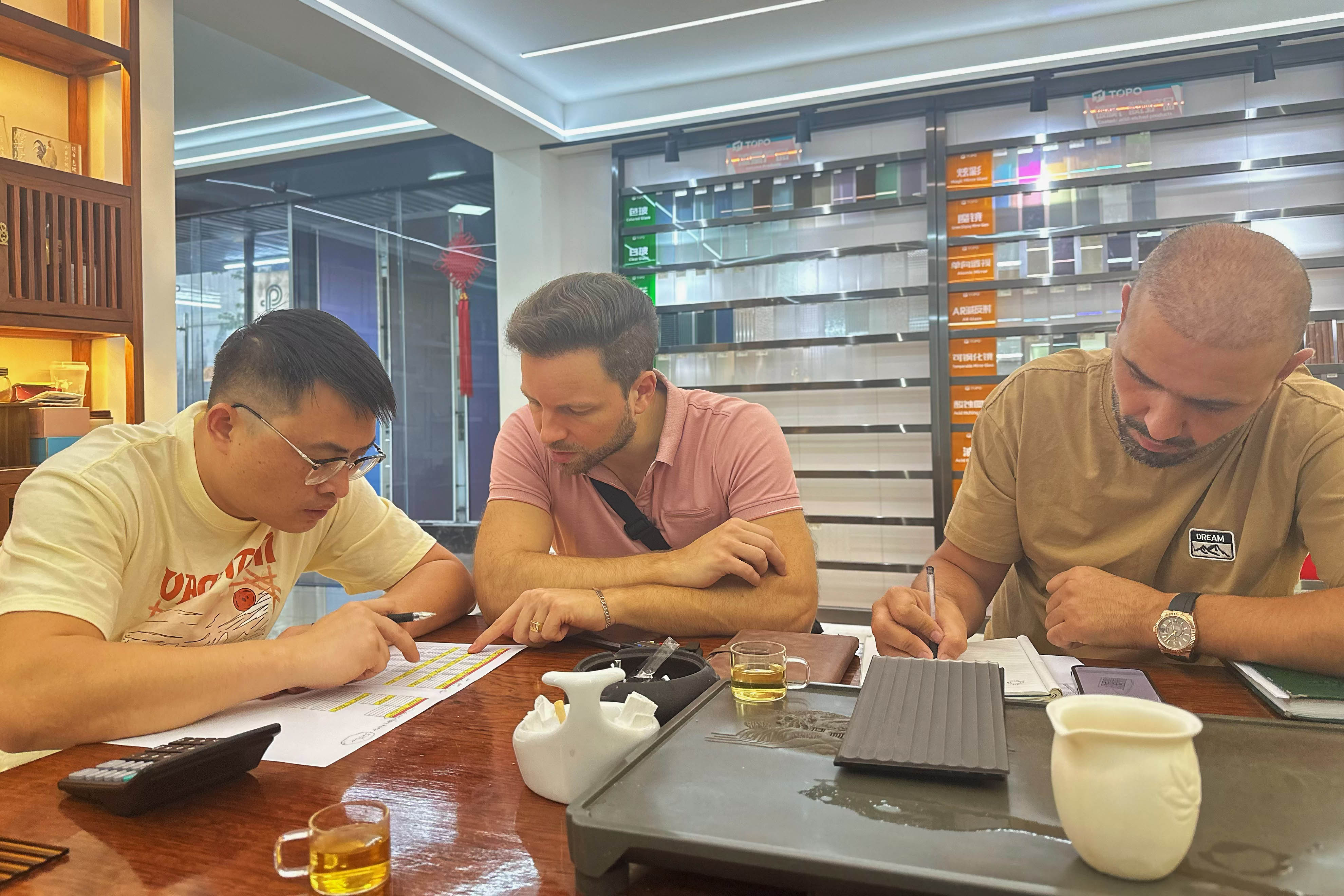 French Commercial Building Procurement Representatives Visited TopoGlass To Advance Project Cooperation (1)