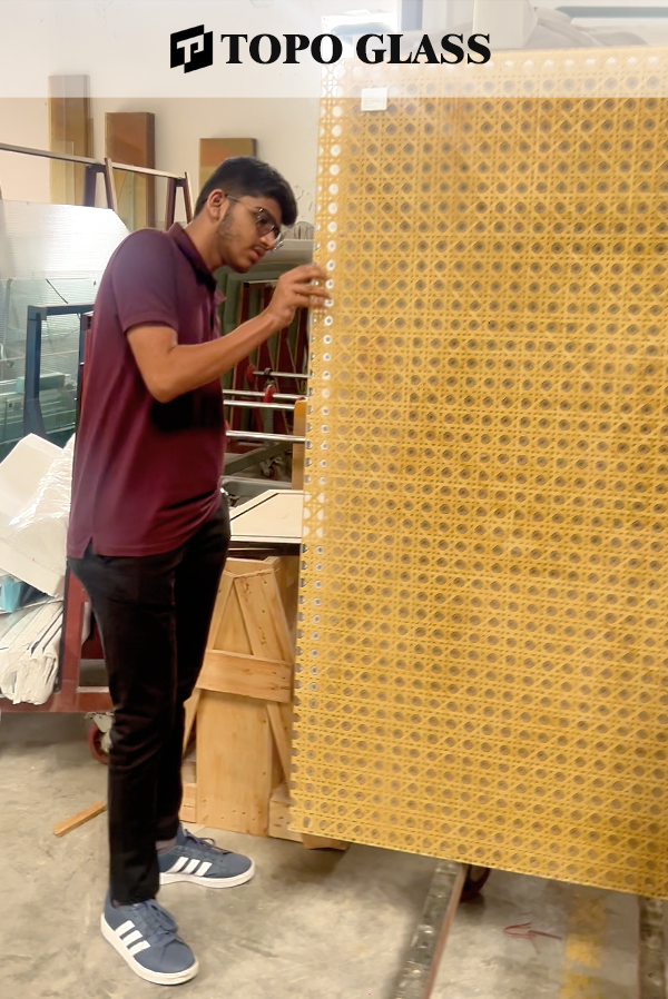 Clients from Bangladesh Visit the Glass Factory (2).png