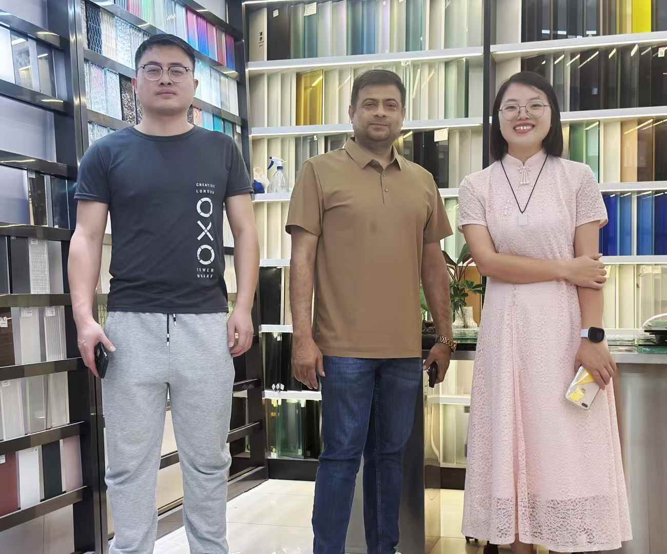 UAE Client Visits TopoGlass Strengthening Cooperation with Chinese Glass Manufacturer (1)