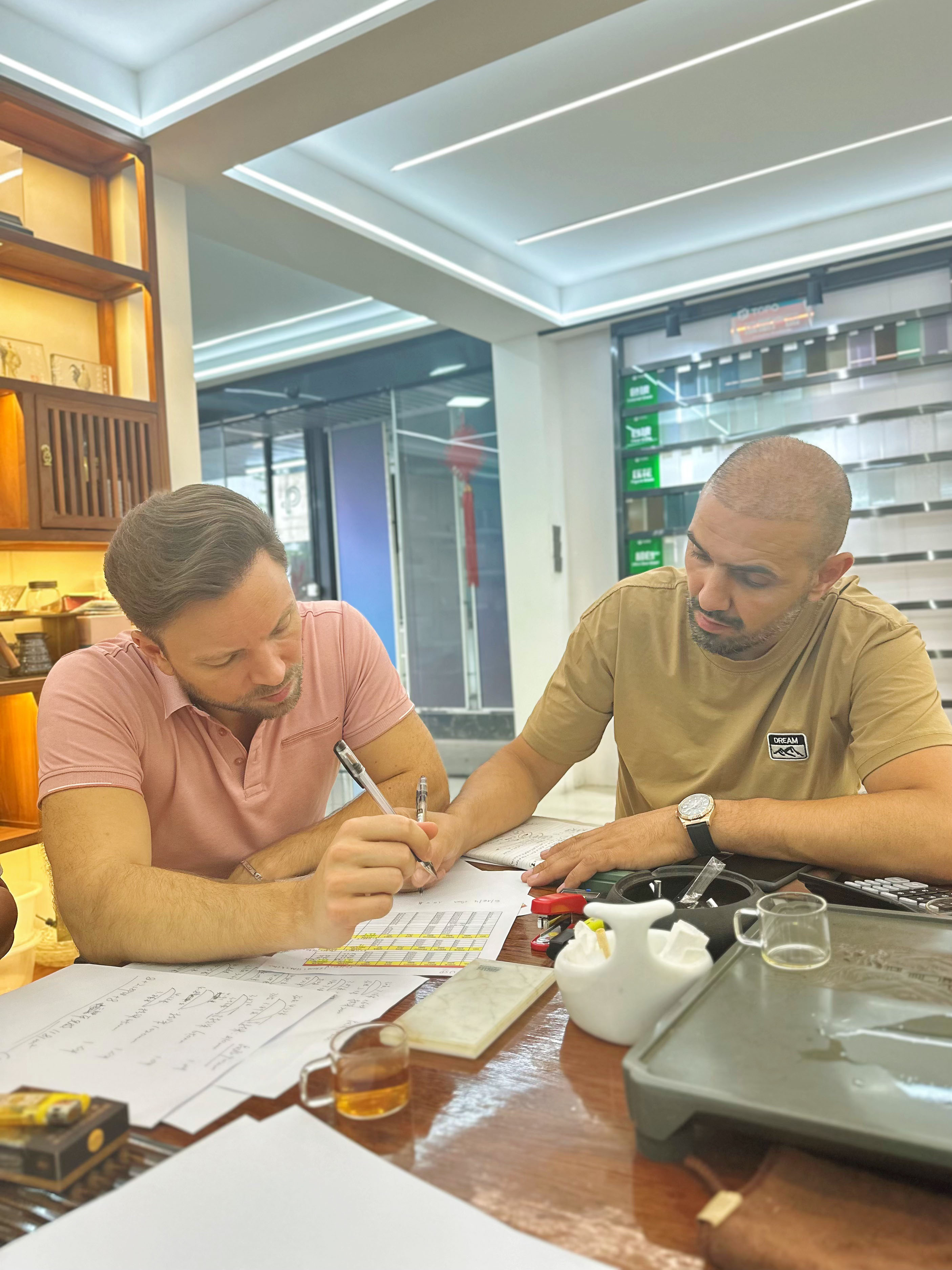 French Commercial Building Procurement Representatives Visited TopoGlass To Advance Project Cooperation (3)